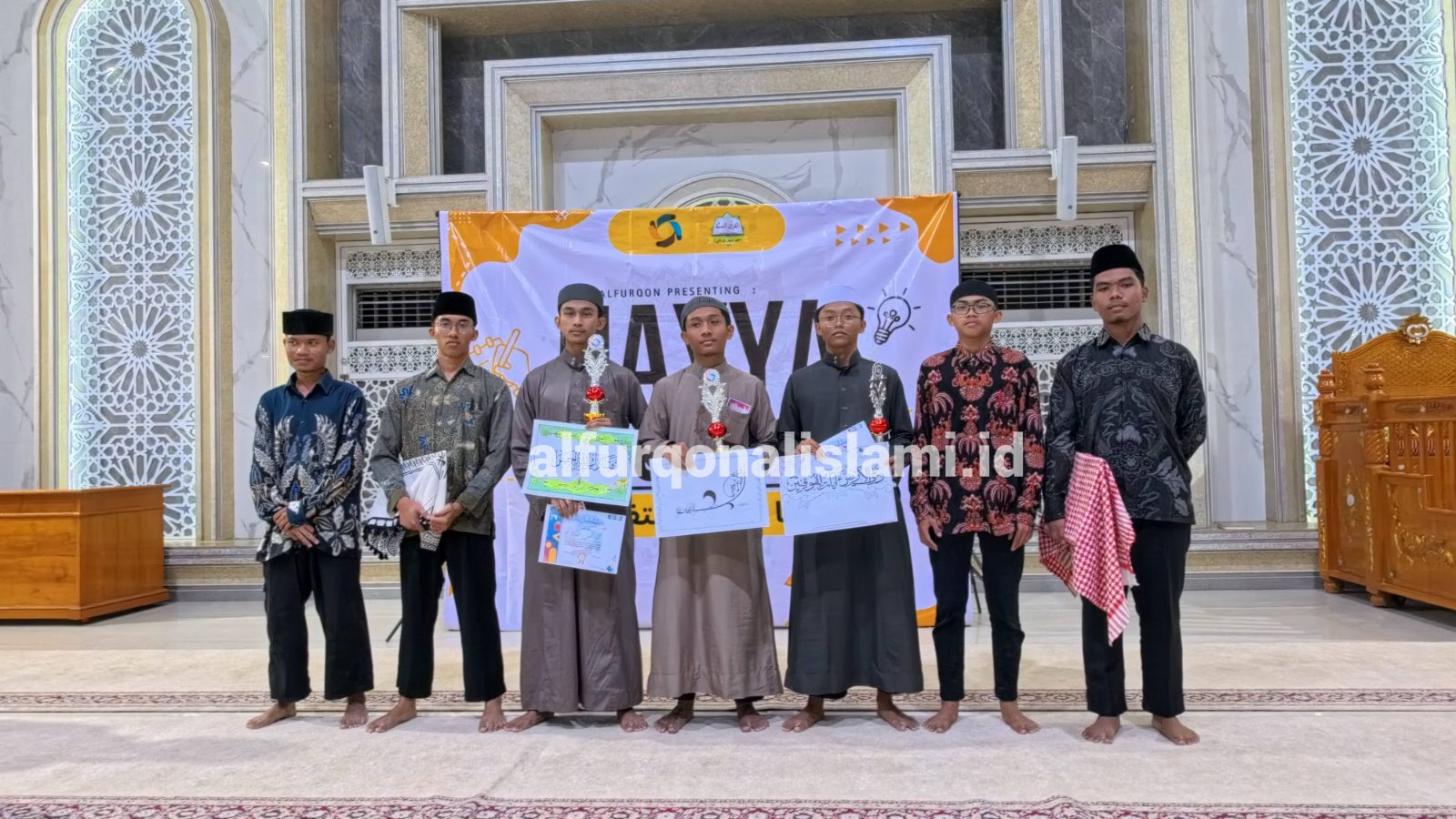 Melihat Semaraknya Malam Puncak Hayya Fest, Kompetisi Ilmiyah Santri Al Furqon